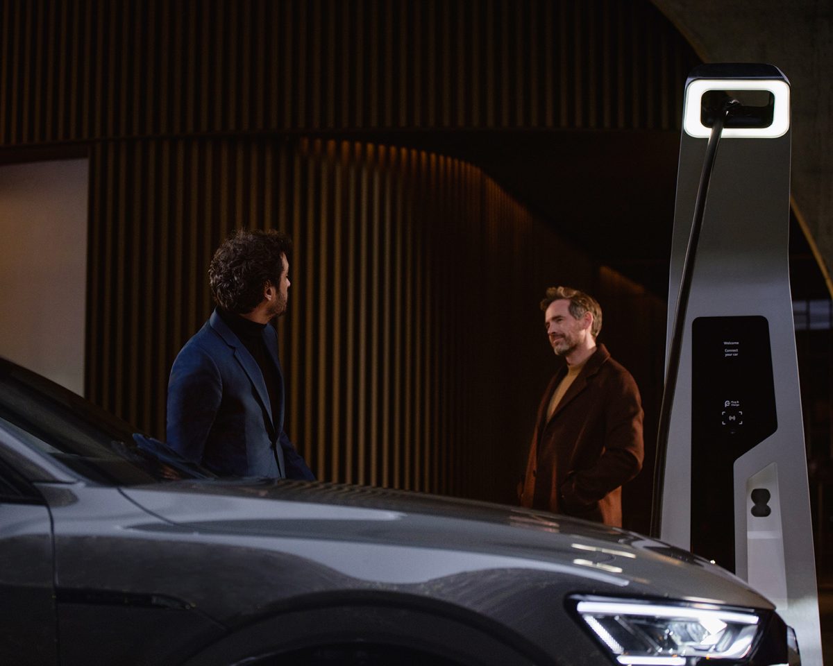 AUDI Q8 E-TRON VALENTINES