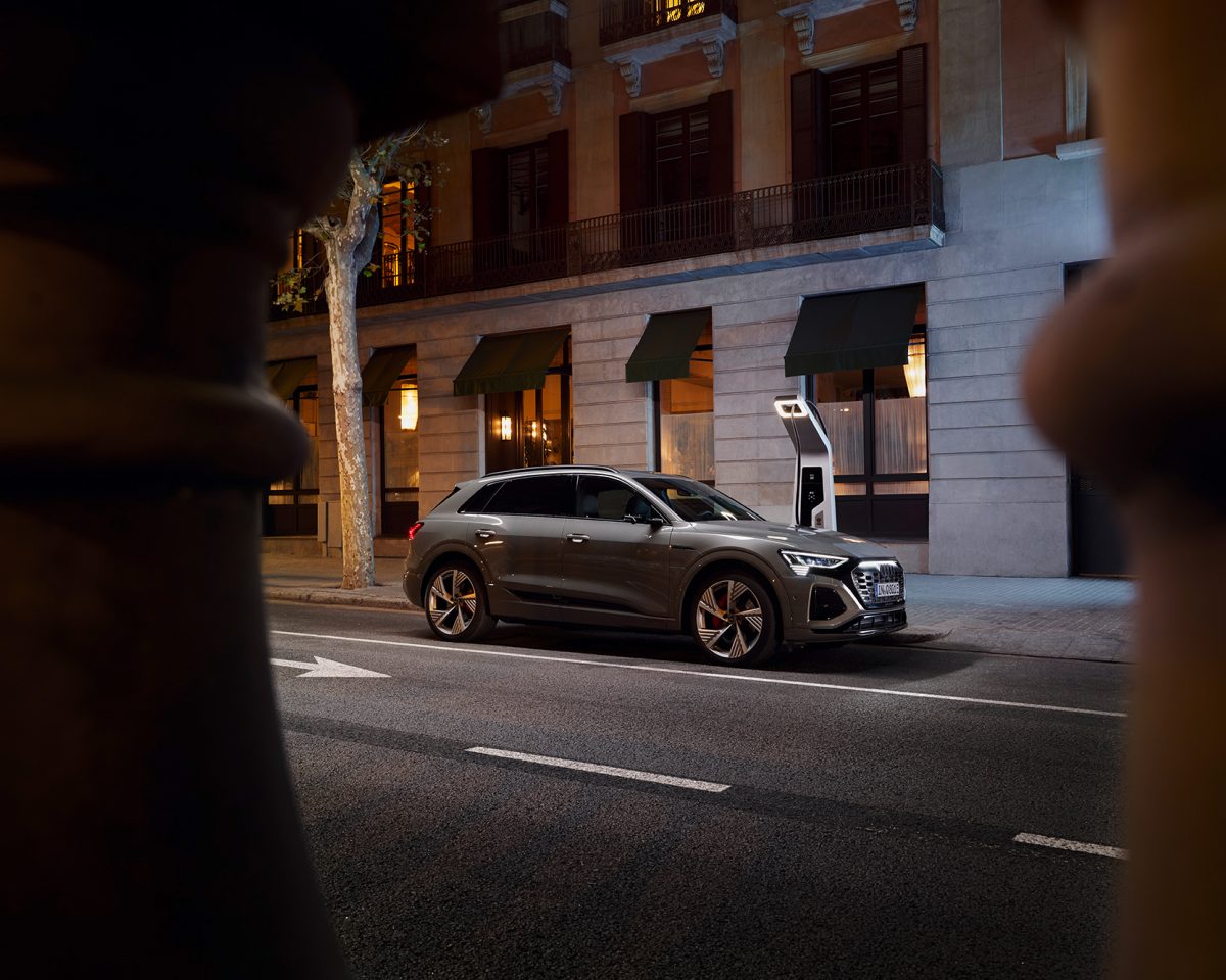 AUDI Q8 E-TRON VALENTINES